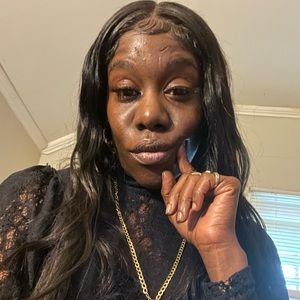 Meet your Posher, Nikia